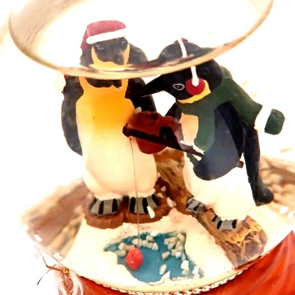 Eddie Bauer Penguins Snow Globe- 2003  Vintage - Picture 7 of 7